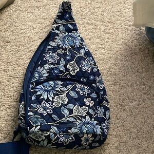 New without tags Vera Bradley sling bag blue floral